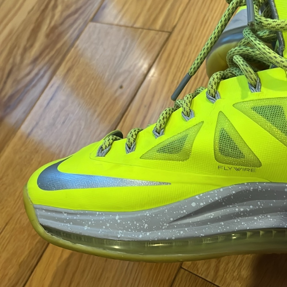 Nike Lebron X VOLT basketball Sneakers yellow gray sz 8.5 - Picture 15 of 16